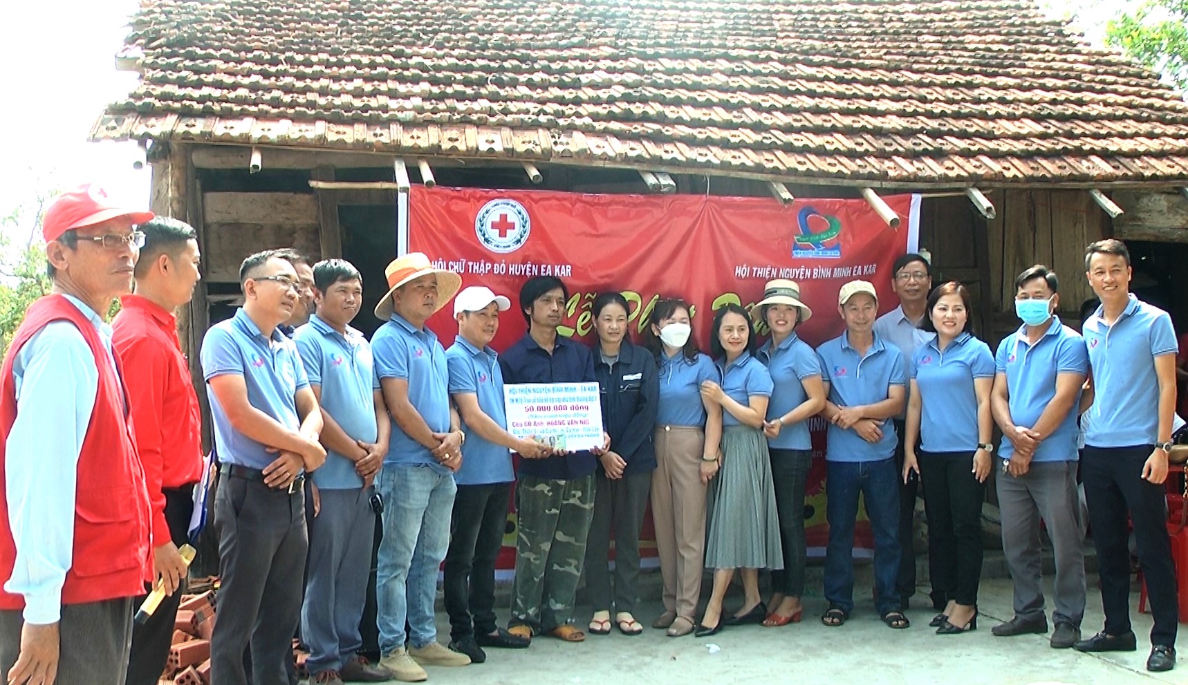 Hội CTĐ huyện Ea Kar tổ chức lễ phát động tháng nhân đạo năm 2023